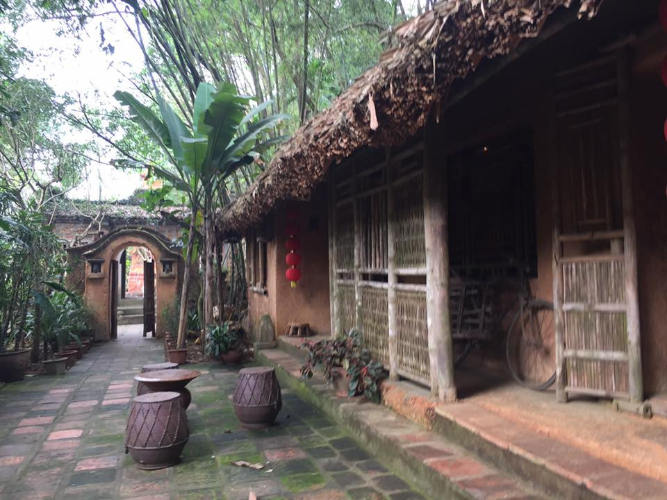 Điểm nhấn trong quần thể kiến trúc Việt Phủ Thành Chương là những ngôi nhà được thiết kế với nhiều phong cách mô phỏng theo lối kiến trúc nhà 3 gian của đồng bằng Bắc Bộ. Ảnh: Dân Việt.