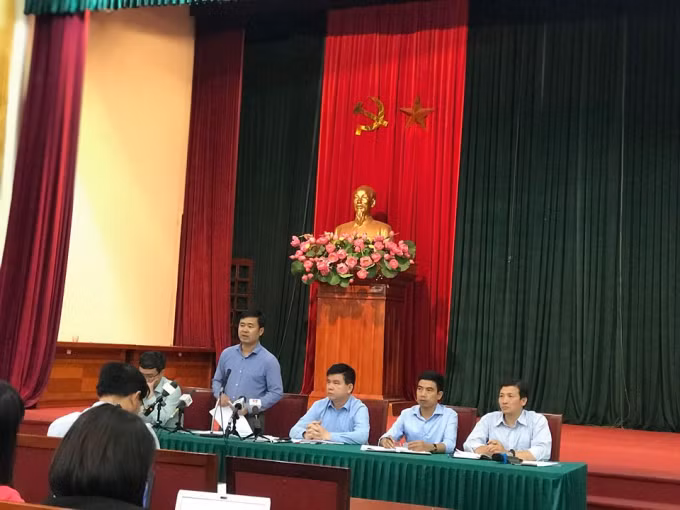 Khong gian kien truc trong Viet Phu Thanh Chuong xay tren dat rung phong ho