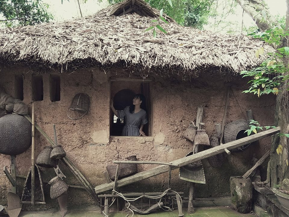 Những ngôi nhà cổ mang nhiều tên gọi đặc biệt như lầu Tường Vân, nhà Thanh Tĩnh, cổng Hương, nhà Mạc Hương, quán Xuân Phong…Ảnh: Dân Việt.