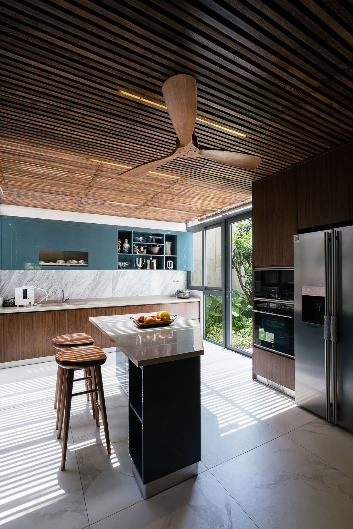 Khu bếp rộng, thoáng với thiết kế mở.