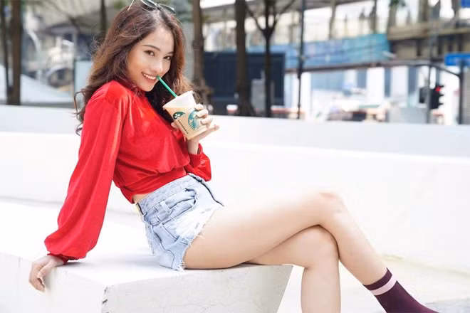 Trước những tin đồn về việc Ngọc Duyên là người thứ 3 xen ngang vào cuộc tình của Dương Khắc Linh và Trang Pháp, nhạc sĩ mau chóng phủ nhận: "Tôi chia tay người trước được hơn 1 năm rồi, còn Duyên mới bắt đầu tình cảm cách đây mấy tháng".