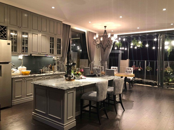 Nội thất với gam màu xám chủ đạo. Ảnh: Vietnamnet.