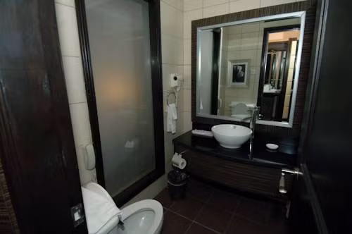 Phòng tắm hiện đại.