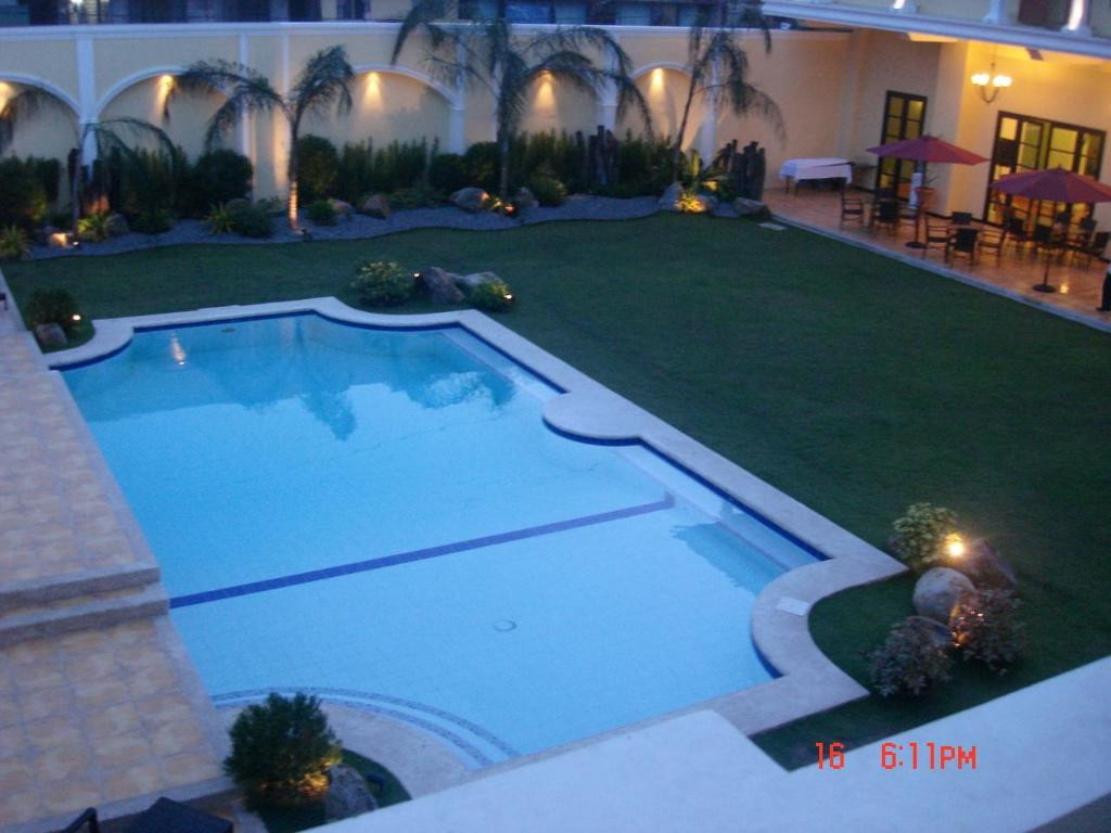 Bể bơi ngoài trời cho các cầu thủ đội tuyển Việt Nam thư giãn.