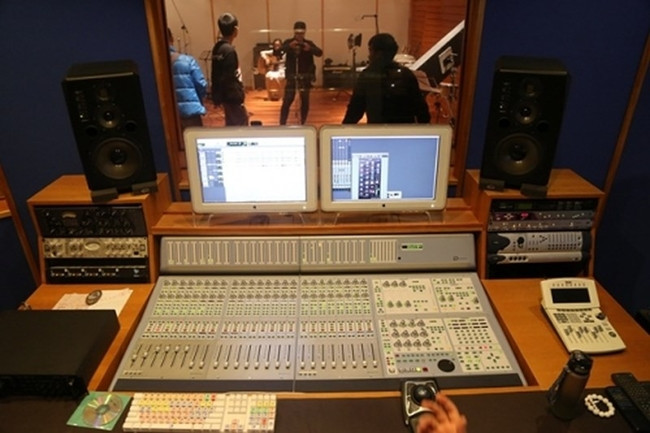 Biệt thự của ca sĩ Mỹ Linh còn có phòng thu âm với nhiều thiết bị hiện đại. Ảnh: Dân Việt.