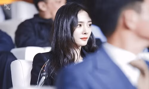 Duong Mich tat bat cong viec, Luu Khai Uy ve nha cham con sau ly hon