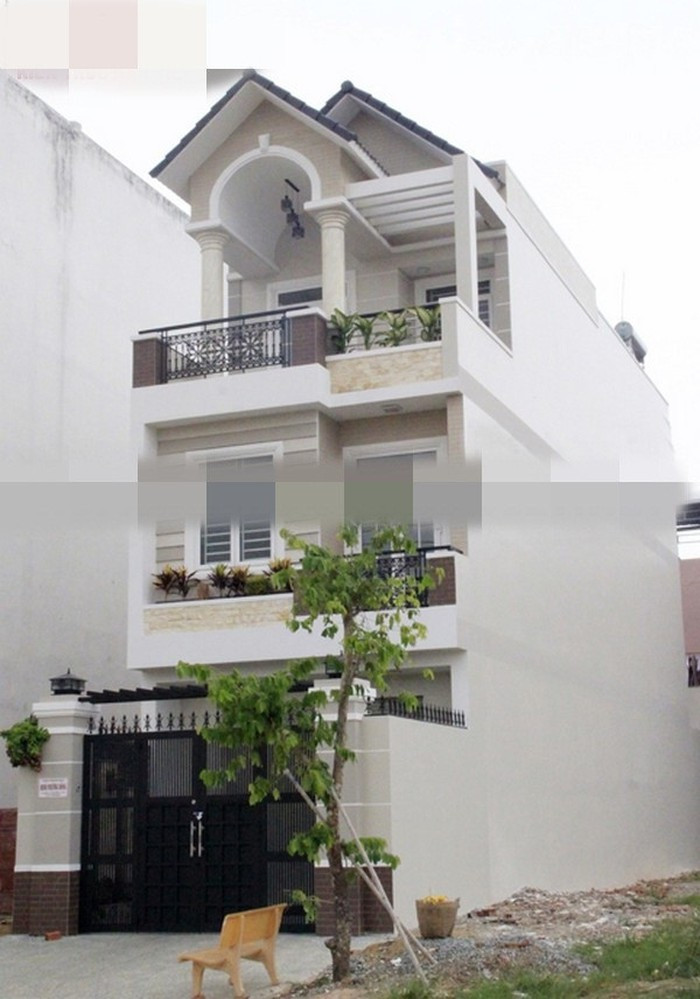 Nhà ống mái thái kiến trúc hiện đại pha chút cổ điển hòa hợp với cảnh quan thiên nhiên. Ảnh: Kientrucnhaviet.