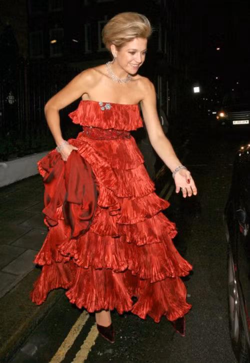 Những chiếc váy màu sắc sặc sỡ là lựa chọn hợp mốt của công chúa Maxima, Hà Lan.