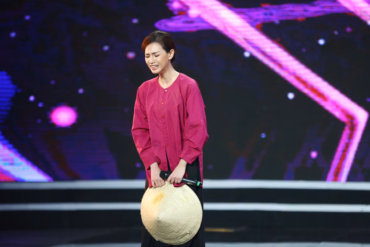 Câu nói “Em bỏ chồng chứ không bao giờ bỏ con” của Quỳnh Chi trên sân khấu gây được xúc động mạnh.