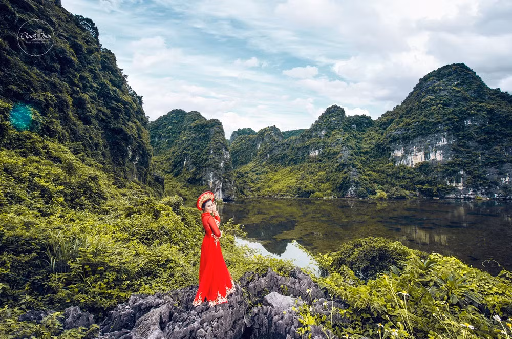 Vốn có cùng sở thích khám phá những địa điểm đẹp, Thanh Nhân và DJ Wang không ngần ngại đầu tư cho bộ ảnh cưới của mình.