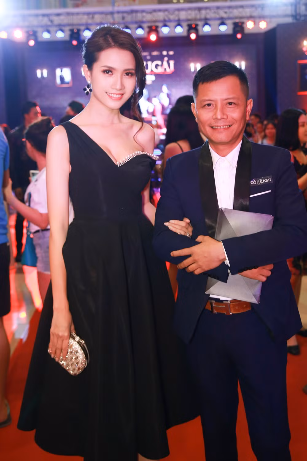 Cả hai vừa kết thúc dự án hợp tác đầu tiên trong bộ phim truyền hình "Hoa hồng thép" mà Mơ Phan thủ vai chính.