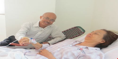 Hành trình chiến đấu với bệnh ung thư của NS Hán Văn Tình - Hình 2 Hanh trinh chien dau voi benh ung thu cua NS Han Van Tinh-Hinh-2