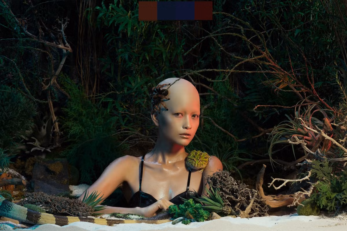 Để gây bất ngờ và tăng khả năng chịu đựng, thích ứng với tình huống có thể nói là khó khăn nhất, Thanh Hằng quyết định giữ bí mật về "người đồng hành đặc biệt" khiến dàn trai xinh gái đẹp Next Top vô cùng hoảng hốt khi đến phim trường.