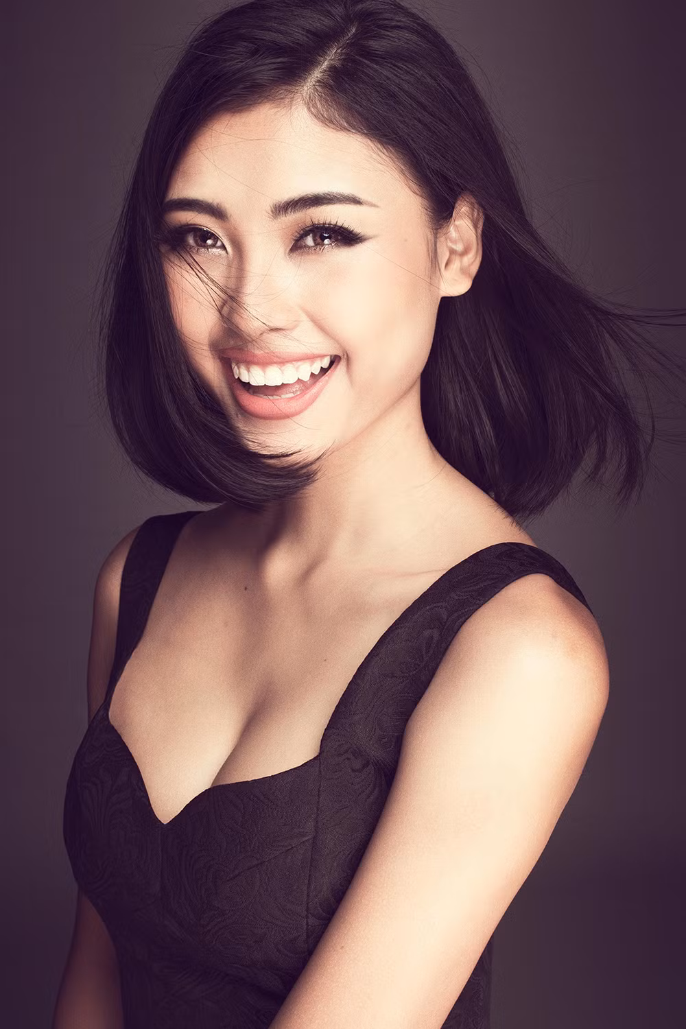 Gương mặt thanh tú, nụ cười sáng của Đào Thị Hà nhanh chóng thu hút ánh nhìn của người đối diện.