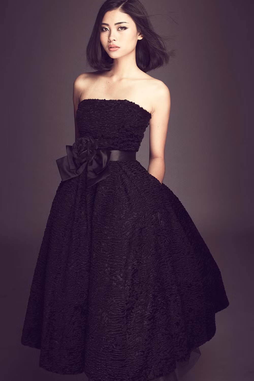 Top 5 Hoa hậu Việt Nam 2016 thể hiện nét đẹp thanh lịch, sang trọng pha chút gợi cảm trong dáng váy xòe, cúp ngực tinh tế, chừng mực.