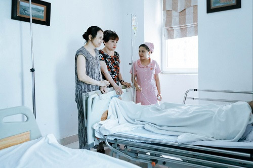 Nguoi dan ba nuot nuoc mat tien NS Han Van Tinh ve thien thu-Hinh-4