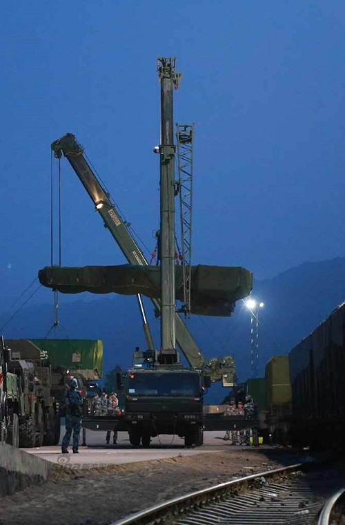 Trung Quốc được xem là quốc gia sở hữu các tổ hợp tên lửa S-300 đứng thứ hai thế giới chỉ sau Nga. Đó là còn chưa kể các tổ hợp tên lửa HQ-9 mà Trung Quốc sao chép công nghệ S-300.