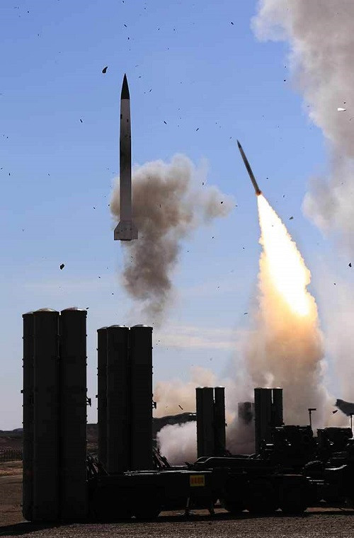 Tính đến năm 2008, Trung Quốc sở hữu tới 40 khẩu đội S-300PMU1/2 với hàng ngàn quả đạn tên lửa và đến năm 2011 nước này đưa vào trang bị thêm 15 tiểu đoàn phòng không S-300PMU2. Từ đó cho tới nay Trung Quốc luôn giữ bí mật về số lượng các tổ hợp tên lửa phòng không S-300 lẫn HQ của mình.