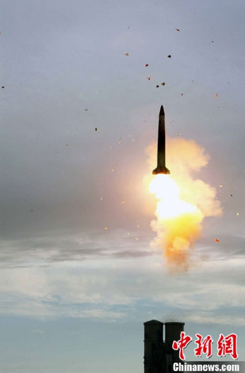 S-300PMU2 được trang bị 4 loại tên lửa đất đối không gồm: 48N6E2, 48N6E, 5V55R, 5V55K cho khả năng bắn hạ mục tiêu ở cự ly từ 3-195km, đánh chặn mọi mục tiêu ở độ cao thấp nhất 10m đến cao nhất 27km đang di chuyển với tốc độ đến 10.000km/h. Điều này cho phép nó đánh chặn các mục tiêu chiến lược như tên lửa đạn đạo tầm ngắn lẫn tầm trung của đối phương.