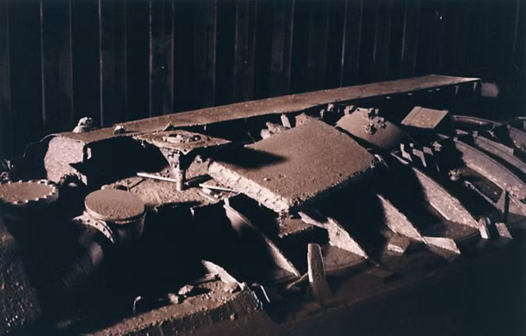 Phần vỏ tàu bên ngoài đã hư hại nghiêm trọng và không thể trưng dụng cho các mục đích khác.