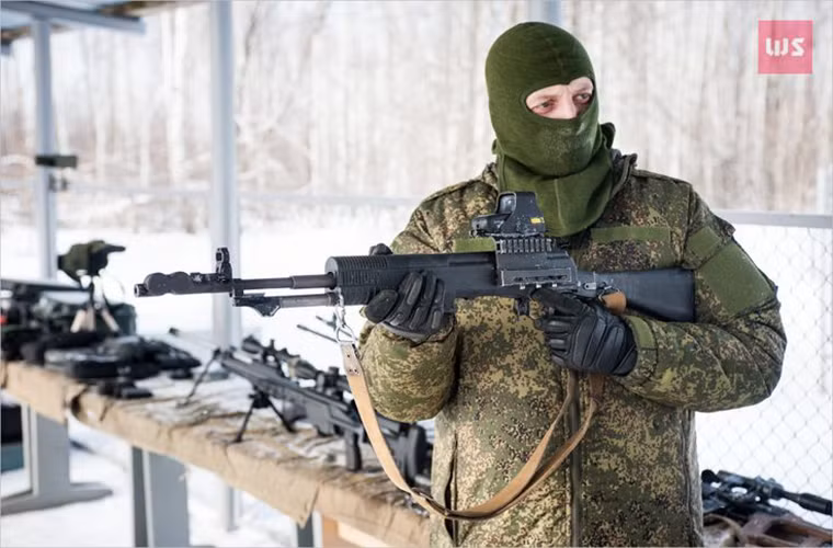 Trong khi đó ở chế độ bắn tự động An-94 chỉ có tốc độ bắn 600 viên/phút với tầm bắn hiệu quả từ 650-700m và tối đa là 1.000m. Sơ tốc đầu nòng đạt 960m/s. Tuy nhiên An-94 lại có những nhược điểm khiến nó khó có thể trở thành một mẫu súng trường tấn công tương lai trong Quân đội Nga.