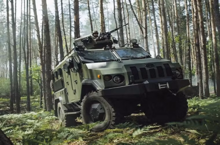 Theo trang Defence Blog, đại diện của Bộ Quốc phòng Brunei tại triển lãm quốc phòng Eurosatory 2016 dành tỏ ra khá hài lòng với mẫu xe bọc thép đa năng thế hệ mới Varta (AMPV) do Ukraine phát triển được giới thiệu trong triển lãm lần này.