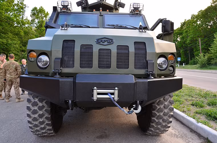 Theo đánh giá, nhiều khả năng trong tương lai Ukraine cũng sẽ sớm trang bị cho Varta các tổ hợp vũ khí tự động điều khiển từ xa trang bi súng máy 12.7mm tương tự như những dòng xe bọc thép chở quân trước đây của nước này tham chiến ở miền đông Ukraine.