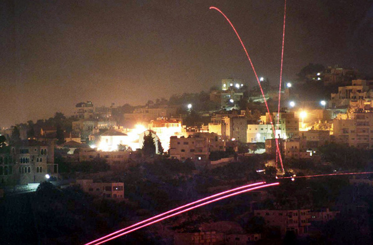 Đạn vạch đường được lính Israel sử dụng trong một vụ bố ráp vào một khu dân cư người Ả Rập ngoài Bethlehem ở Bờ Tây vào năm 2009.