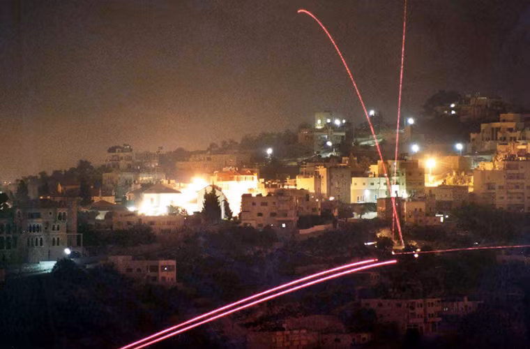 Đạn vạch đường được lính Israel sử dụng trong một vụ bố ráp vào một khu dân cư người Ả Rập ngoài Bethlehem ở Bờ Tây vào năm 2009.