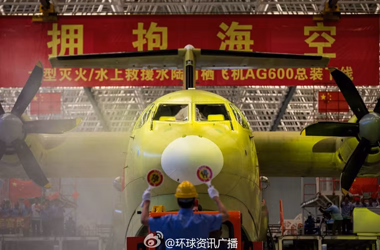 Buổi lễ đánh dấu việc hoàn thiện AG-600 được AVIC tổ chức tại một phân xưởng lắp ráp của công ty này tại thành phố Chu Hải, được biết quá trình phát triển và thiết kế AG-600 đều do Trung Quốc thực hiện và đây cũng là thủy phi cơ cỡ lớn đầu tiên của nước này.