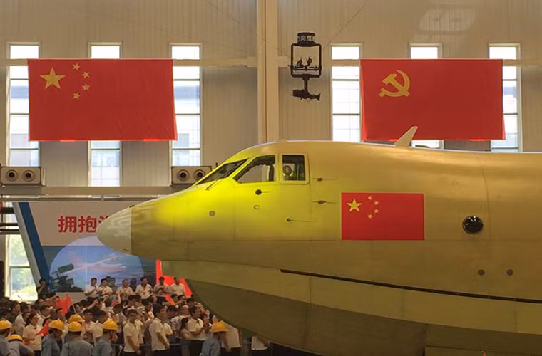 Các chuyên gia phân tích quân sự suy đoán, trong vòng 15 năm tới nhiều khả năng Trung Quốc sẽ đưa vào trang bị khoảng 100 chiếc thủy phi cơ mới nhằm cải thiện khả năng triển khai quân của nước này đến các đảo chiếm đóng trái phép trên Biển Đông.