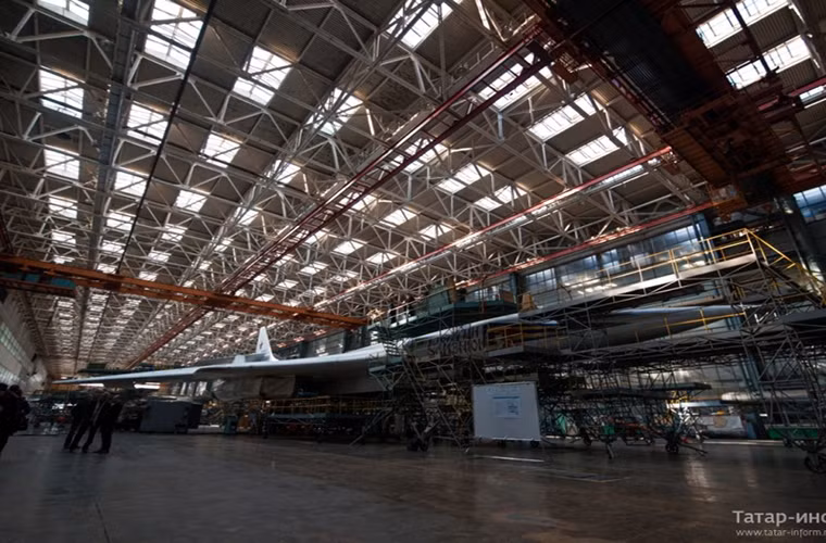 Máy bay ném bom số một Nga được chăm chút thế nào? May bay nem bom so mot Nga duoc cham chut the nao?