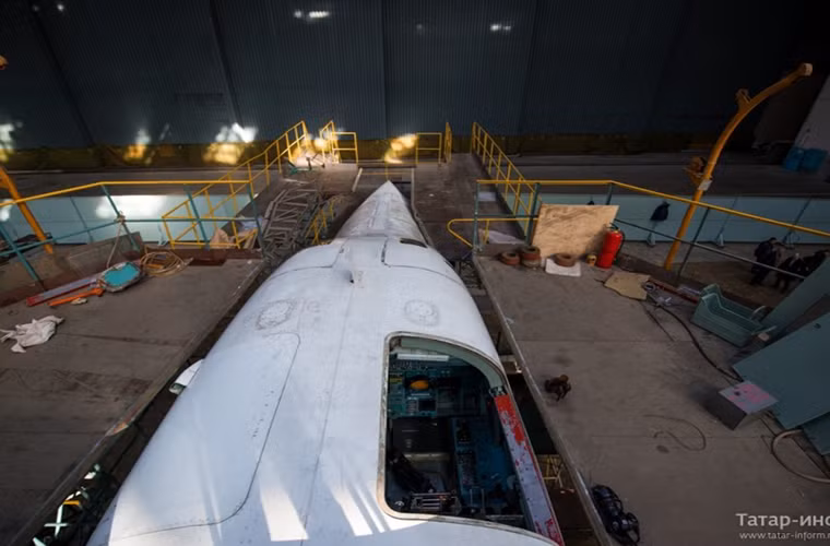 Được biết biến thể Tu-160 mới sẽ được hiện đại hóa hoàn toàn trang thiết bị điện tử nhất là bên trong buồng lái để tối ưu hóa khả năng hoạt động của phi hành đoàn. Cùng với đó là hệ thống động cơ phản lực mới. Nguồn: English Russia