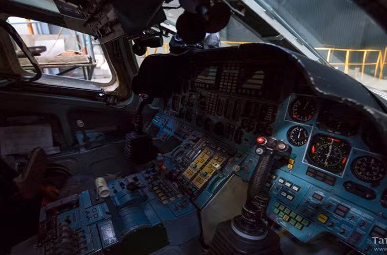 Trong năm 2015, lần đầu tiên trong lịch sử phi đội Tu-160 của Nga tham chiến bên ngoài lãnh thổ nước Nga trong cuộc chiến chống lại các tổ chức khủng bố và phiến quân IS tại Syria với việc sử dụng các tên lửa hành trình Kh-101 và Kh-55. Nguồn: English Russia