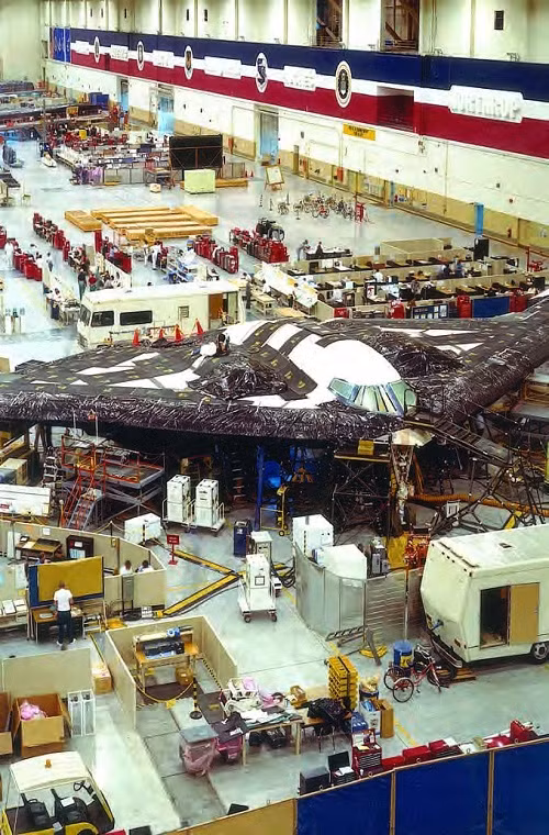 Theo tiết lộ ban đầu, thì trong gói nâng cấp B-2 mới vị trí của phi hành đoàn sẽ được trang bị ghế phóng khẩn cấp nhằm tăng cường khả năng thoát hiểm của phi công trong trường hợp xảy ra sự cố. Bên cạnh đó nó cũng giúp giảm chi phí bảo dưỡng lẫn thời gian bảo trì của mẫu máy bay này khi ghế ngồi của phi công có thể được tháo rời khi cần thiết.