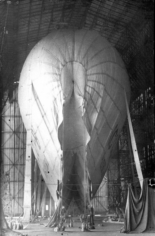 Trong ảnh là một phần túi khí của mẫu khí cầu USSR-V7bis Chelyuskinets được Liên Xô phát triển vào năm 1935. Nguồn ảnh: English Russia