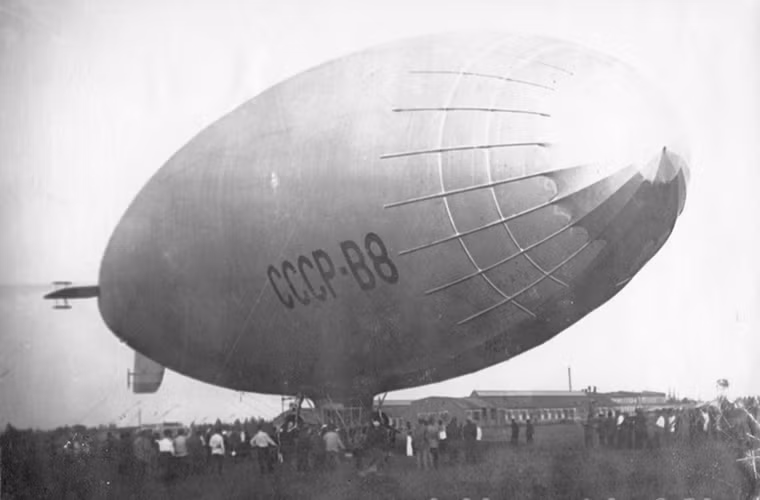 Trong những năm tiếp theo sau đó Liên Xô vẫn tiếp tục phát triển các mẫu khí cầu mới trong đó chủ yếu là dòng khí cầu USSR-V và đến tận đầu những năm 1950 nước này mới bắt đầu hạn chế các đề án phát triển khí cầu dành cho mục đích quân sự lẫn dân sự. Nguồn ảnh: English Russia