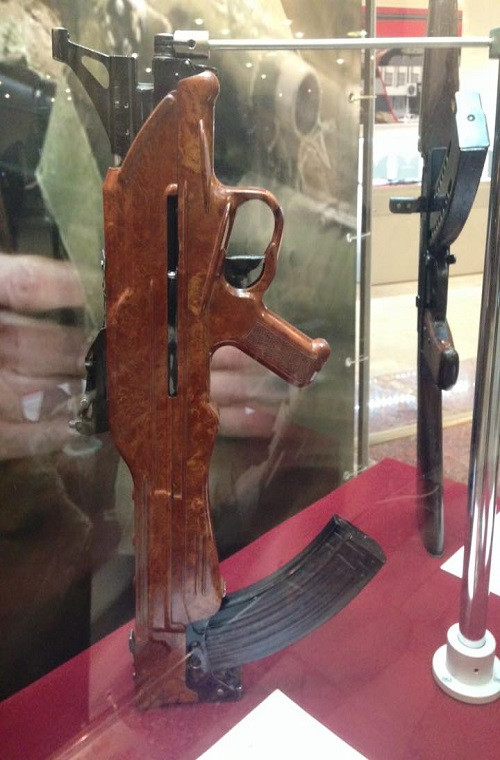 Nguyên mẫu thử nghiệm của mẫu súng trường tấn công TKB-022 thiết kế theo dạng bullpup của Liên Xô với hình dáng khá đặc biệt, dù có ý tưởng thiết kế khá mới mẻ nhưng TKB-022 chỉ dừng lại ở mức chế tạo nguyên mẫu thử nghiệm.