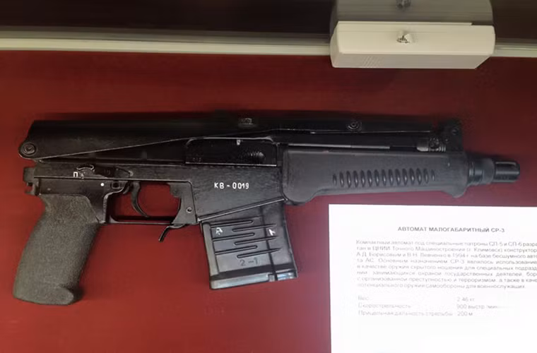 Trong ảnh là mẫu súng trường tấn công giảm thanh SR-3 Vikhr mẫu vũ khí ưa thích của Đặc nhiệm Nga.