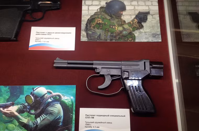 Mẫu súng ngắn bắn dưới nước SPP-1M được trang bị cho các đơn vị tác chiến đặc biệt của Quân đội Nga.