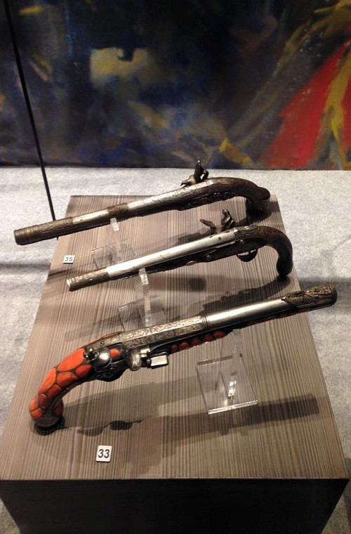 Trong ảnh là một số mẫu súng ngắn hỏa mai do Quân đội Nga Sa Hoàng chế tạo từ sau năm 1712.