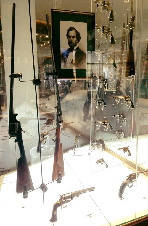 Và với sự phát triển như vũ bão của các loại súng bộ binh trong thế kỷ thứ 19, Quân đội Đế quốc Nga lúc đó cũng bắt đầu đưa vào trang bị các loại súng mới có độ chính xác tốt hơn với hộp tiếp đạn nhiều hơn.