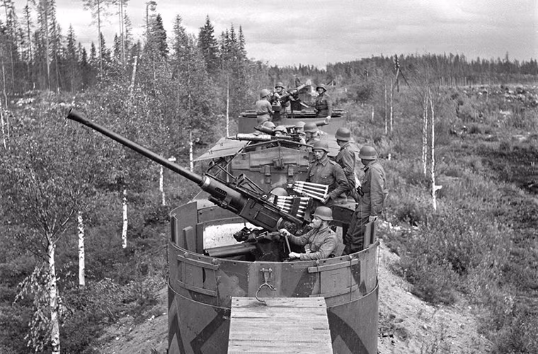 Từ 10/7/1941 đến 16/8/1941, Quân đội Phần Lan dưới sự hỗ trợ của Đức nhanh chóng chiếm lại các vùng lãnh thổ do Liên Xô giành quyền kiểm soát trong cuộc chiến vào năm 1939 . Tuy nhiên cục diện lại thay đổi ngay sau khi Phần Lan chiếm được lại đất, Helsinki từ chối tiếp tục tham gia cuộc xâm lược Liên Xô với Đức.