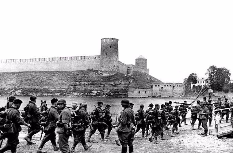 Đến giữa tháng 8/1941 theo thông kê đã có khoảng 200 đơn vị vũ trang Liên Xô tham gia chiến tranh với số quân số đông hơn Đức gấp nhiều lần. Nhưng yếu tố con người không thôi cũng chưa đủ để Liên Xô có thể đánh bại đại quân của Đức.