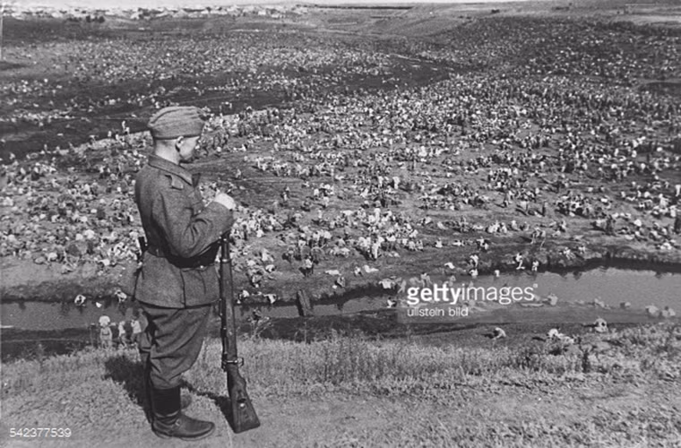 Khu vực biên giới Liên Xô mà Đức tiến hành xâm lược kéo dài từ tận Biển Baltic đến Biển Đen với hơn 3.000km chiều dài.