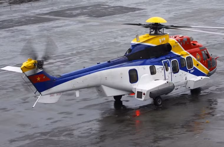 EC225 là phiên bản tiếp theo của dòng Super Puma, được trang bị hàng loạt công nghệ tiên tiến nhất hiện nay. Với hai động cơ Turbomeca Makila 2A1, hệ thống điều khiển tiên tiến bảo đảm cho máy bay hoạt động với tải trọng cao, phạm vi hoạt động rộng và tốc độ bay nhanh.
