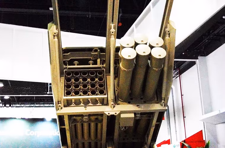 SR5 là một trong những mẫu pháo phản lực tiên tiến nhất của Norinco hiện nay bởi thiết kế đa năng của nó. Trước đây SR5 chỉ được trang bị các mẫu đạn rocket 122mm hoặc 220mm không điều khiển với tầm bắn tối đa tương ứng là 50km và 70km. Giới hạn của các mẫu đạn rocket này từ trước cho tới nay vẫn là độ chính xác của chúng.