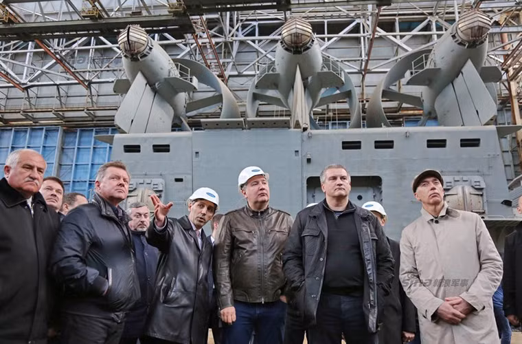 Zubr là mẫu tàu đổ bộ khí đệm lớn nhất thế giới từng được chế tạo, nó được Hải quân Liên Xô đưa vào trang bị từ cuối những năm 1980 và cho đến nay chỉ có duy nhất 9 chiếc hoạt động trên toàn thế giới.