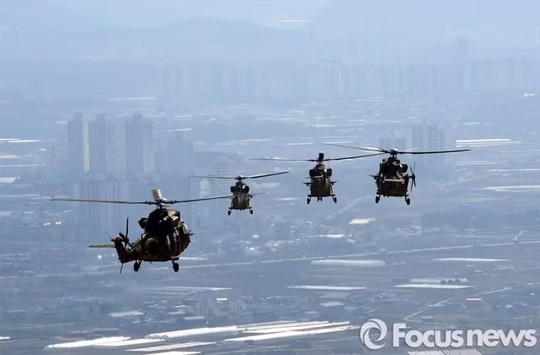 Bộ Quốc phòng Hàn Quốc đã đặt mua ít nhất 245 chiếc Kuh-1 Surion từ KAI. Những chiếc Kuh-1 đầu tiên đã được chuyển giao vào năm 2012 tuy nhiên tốc độ bàn giao diễn ra khá chậm. Nguồn ảnh: Sina