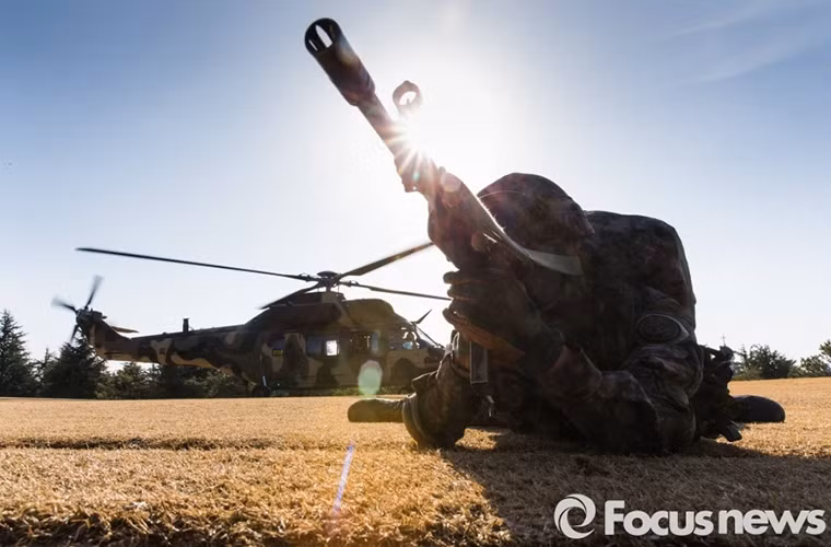 Có thể xem Kuh-1 Surion là dòng trực thăng tập hợp các công nghệ hàng không tiên tiến nhất trên thế giới với thiết kế cơ bản từ Eurocopter, hệ thống cơ của Hàn Quốc và một phần trang thiết bị điện tử của Israel. Nguồn ảnh: Sina